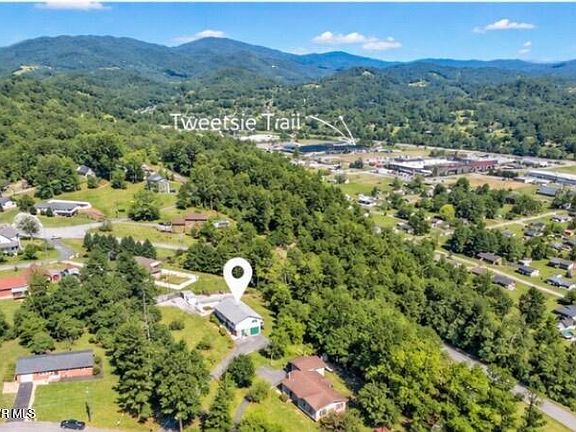 3rd image of 134 Independence Ln