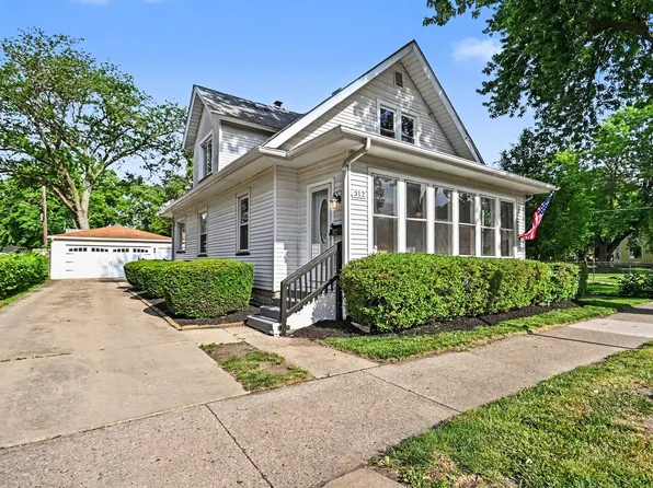 312 N Locust St, Aurora, IL 60506