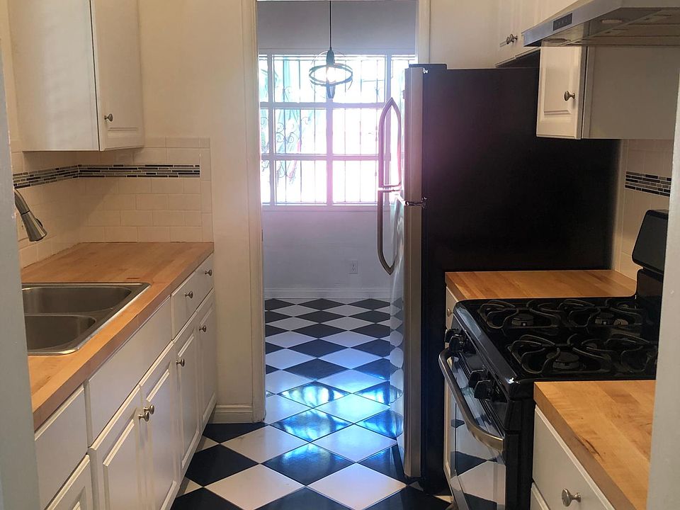 1st image of 825 N Sycamore Ave #825