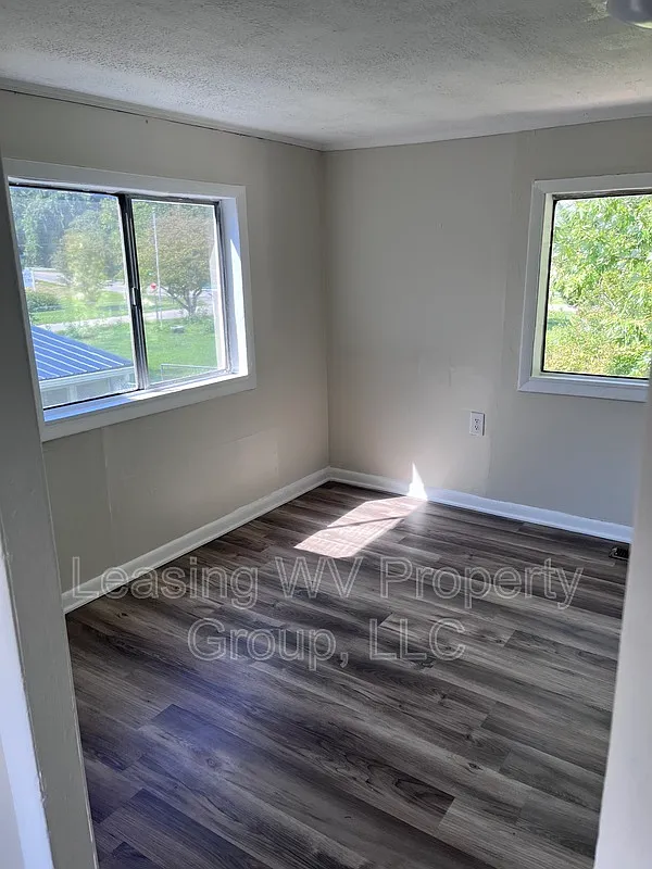 3 bed, 1.0 bath, 900 sqft, $750 — Photo 3