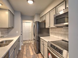 2240 Midland Grove Rd APT 301, Roseville, MN 55113