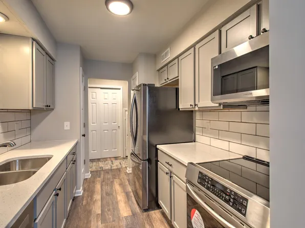 2240 Midland Grove Rd APT 301, Roseville, MN 55113