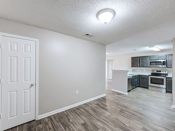 2nd image of 1025 Kensington Dr #88675dcf7