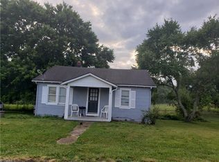 2103 Caudle Dr, Mount Airy, NC 27030