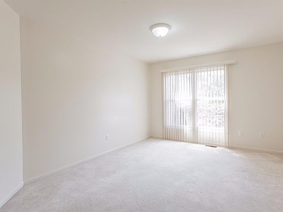 3rd image of 2818 Leslie Park Cir
