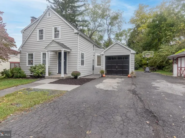 131 W Mitchell Ave, State College, PA 16803