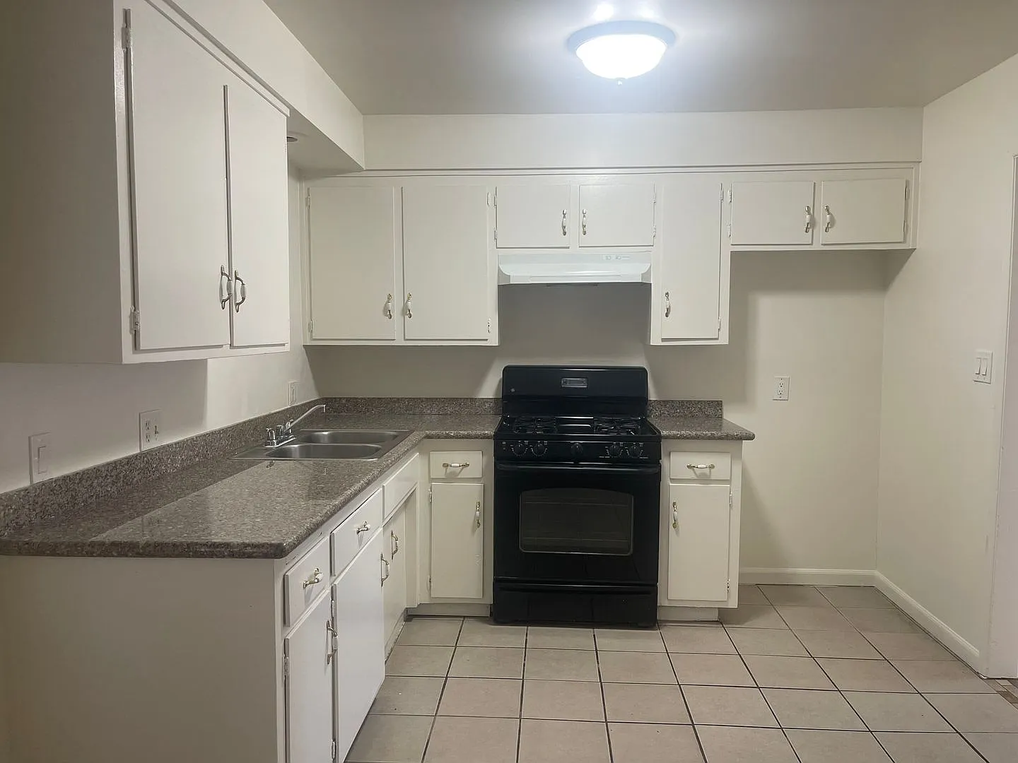 3600 N. Chester Ave. — Photo 3