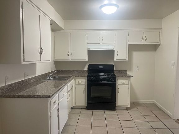 3rd image of 3600 N Chester Ave #10-B
