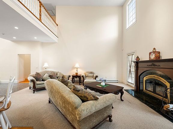 5th image of 332 Division Rd