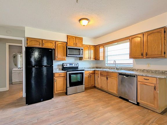 4th image of 2273 Menomonee Ct
