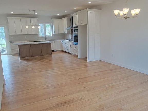 4th image of 208 E James Pl E