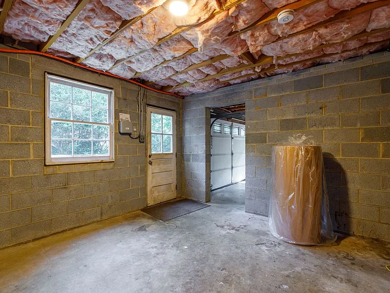 2401 Scarsborough Dr — Photo 44