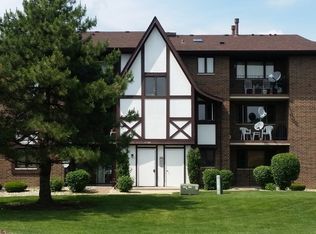 10521 S Roberts Rd APT 3C, Palos Hills, IL 60465