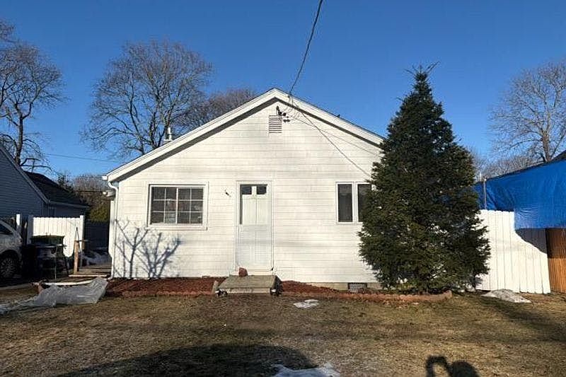 1st image of 22 Heather St