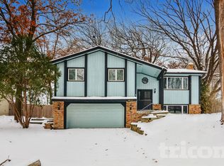 412 Harold Dr, Burnsville, MN 55337