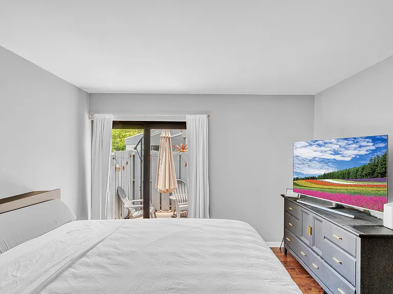 235 NW 15th St — Photo 19