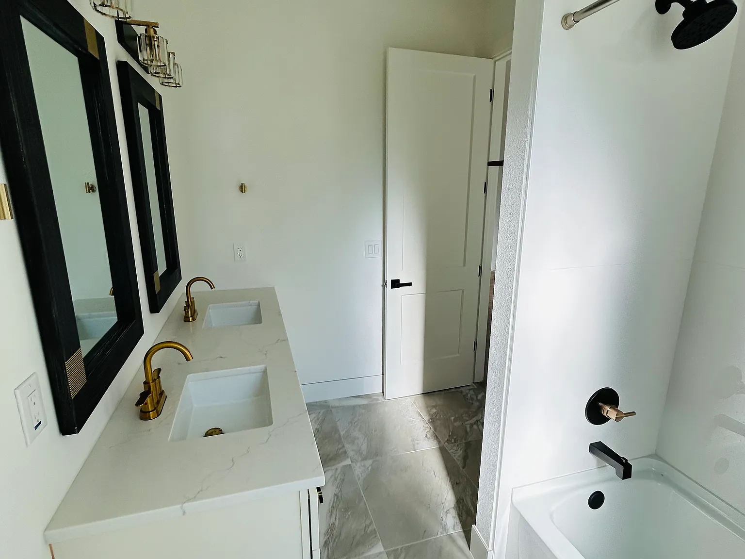 4 bed, 3.5 bath, 3000 sqft, $3,950 — Photo 4