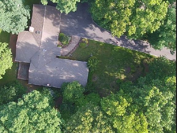 3rd image of 14 Cherry Ln E