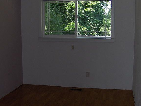 5th image of 32505 2nd Ave