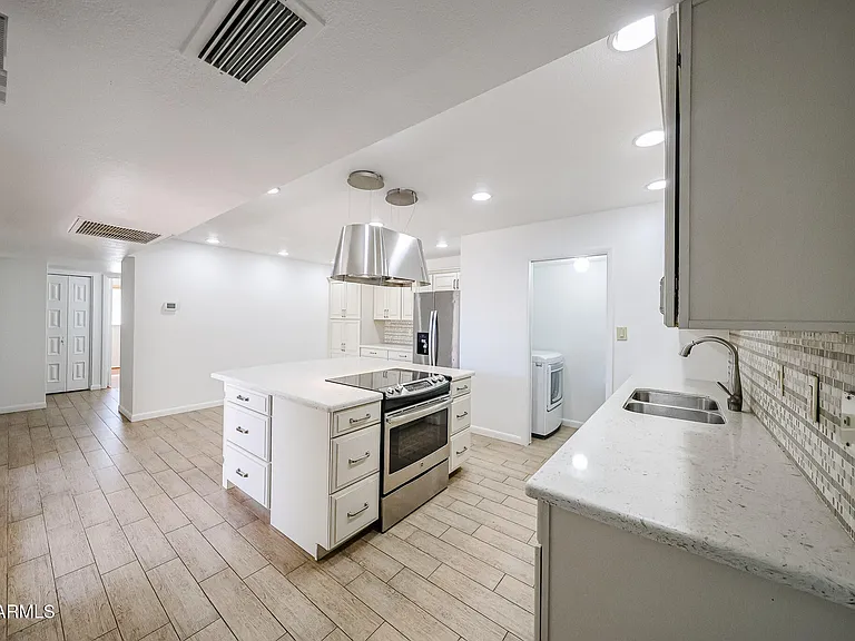 8333 E Orange Blossom Ln — Photo 7