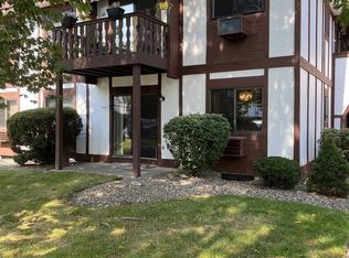 10 Skyline Dr, Fishkill, NY 12524
