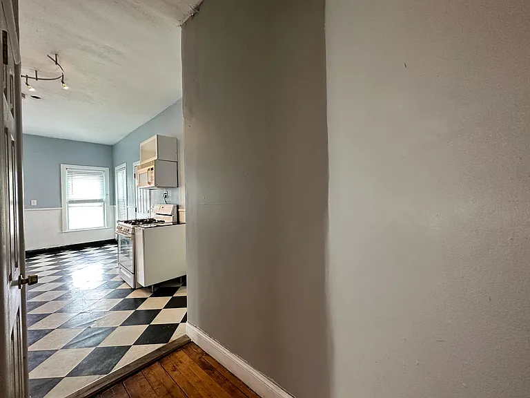 124 Almy St #2D — Photo 8