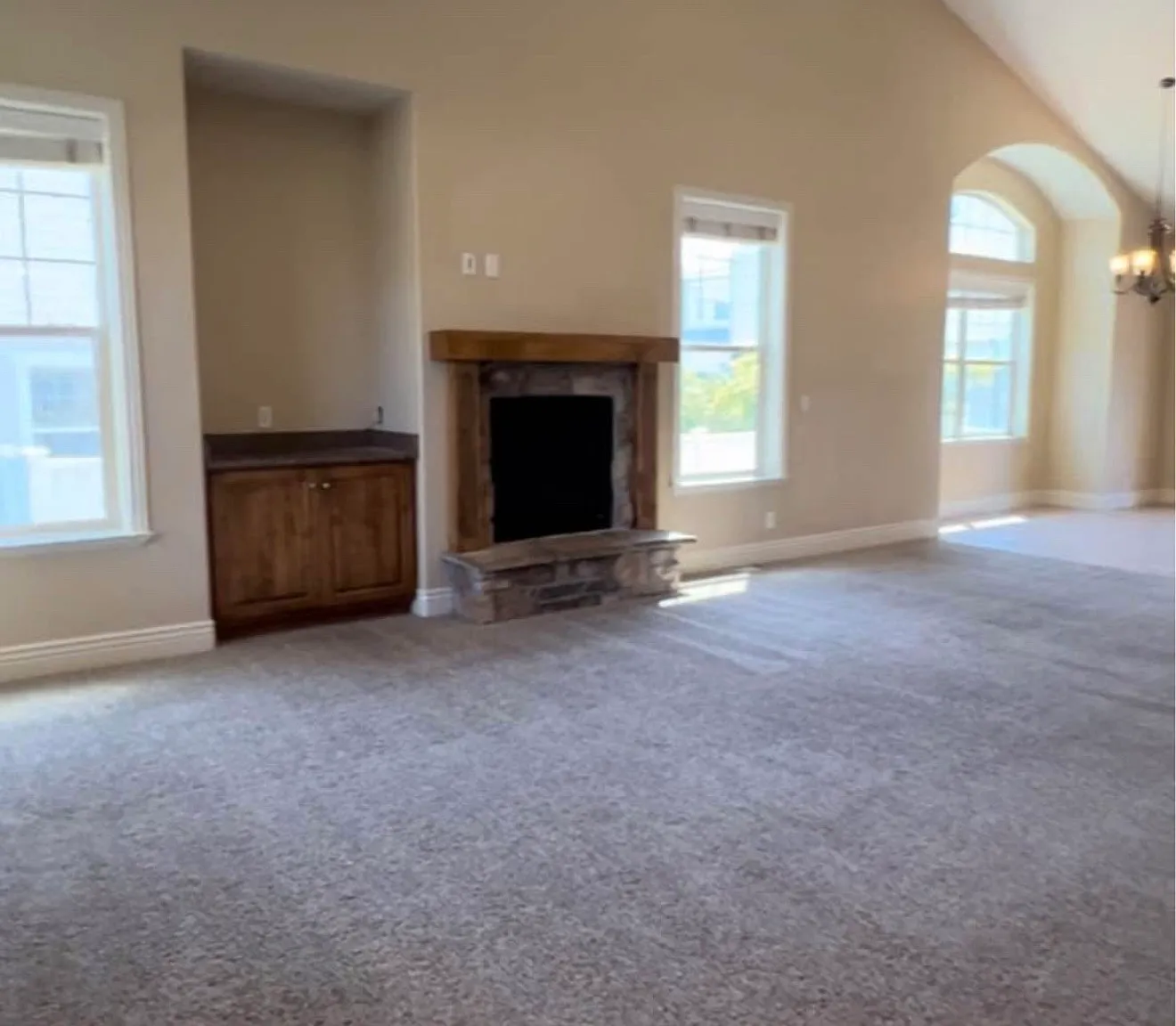 2049 W Sunflower Ln — Photo 4