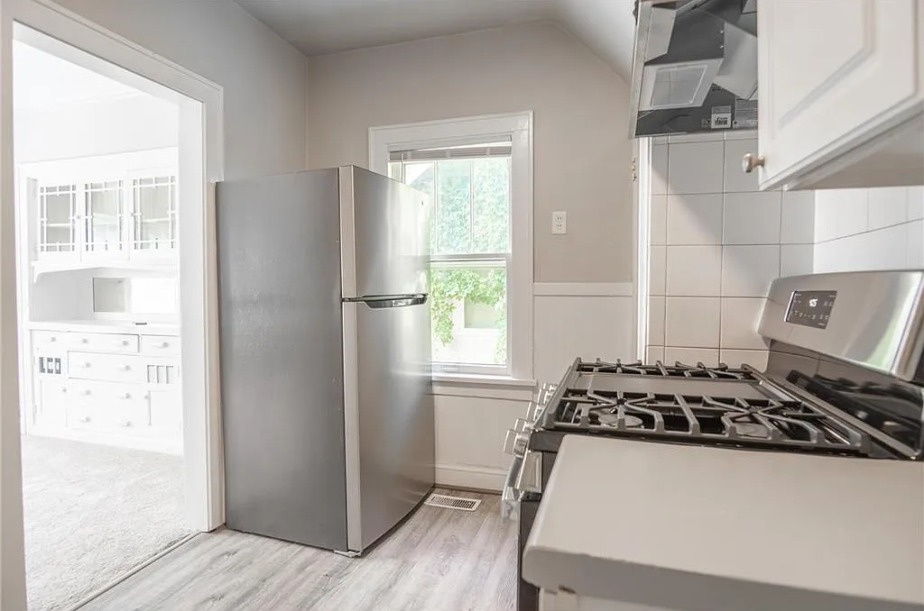 5 bed, 1322 sqft, $2,400 — Photo 3