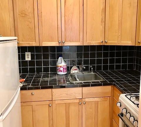 4th image of 217 E 59th St #4E