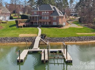 125 Grand Bay Dr, Mooresville, NC 28117