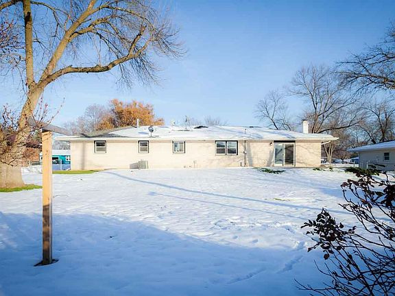 3rd image of 1108 Crystal Dr