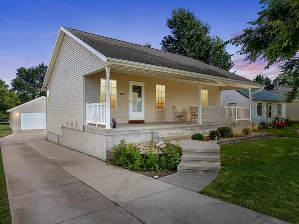 2427 Fruitland Blvd SW, Cedar Rapids, IA 52404