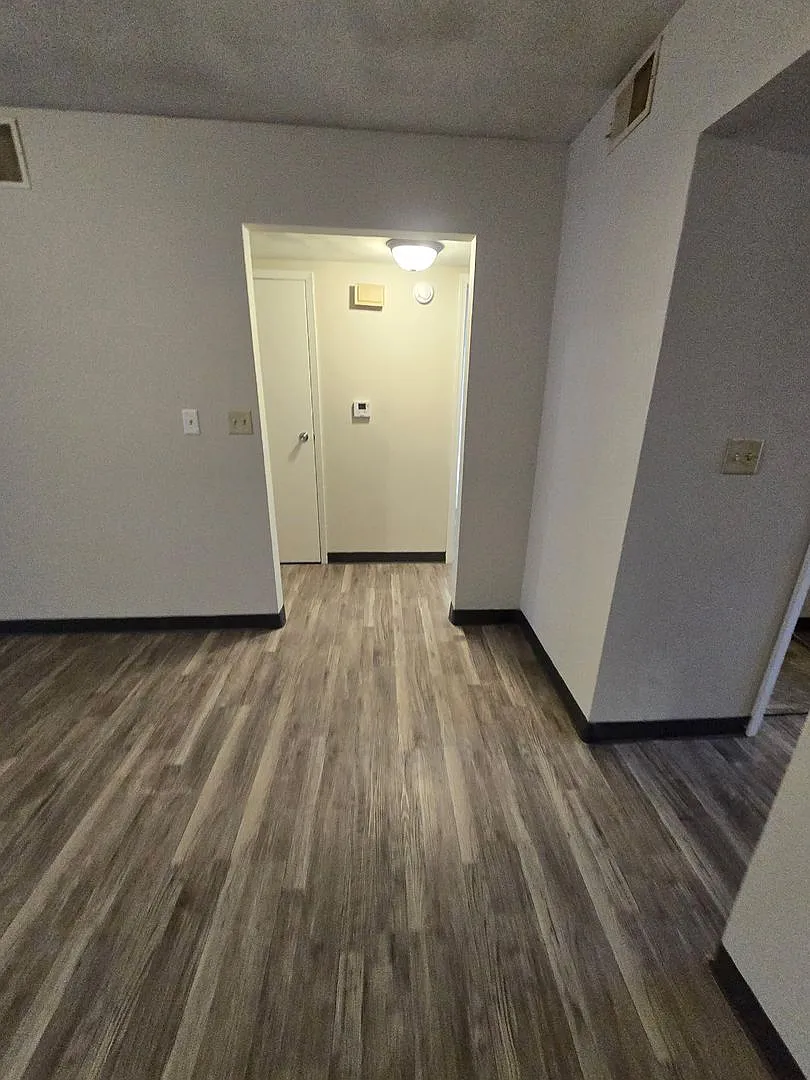 2 Bedroom 1 Bath — Photo 3