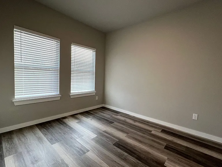 1128 W Iowa Ave — Photo 8