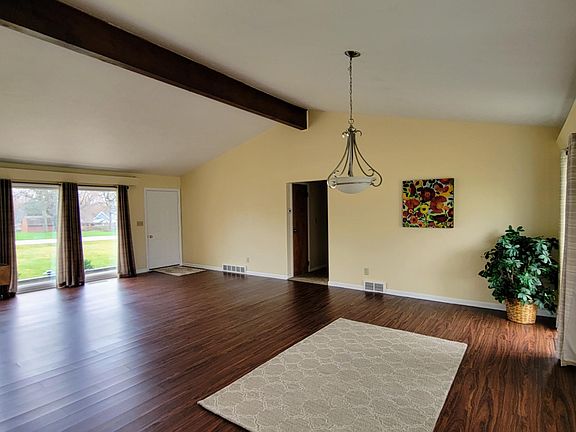 5th image of 6830 Hawthorne Dr