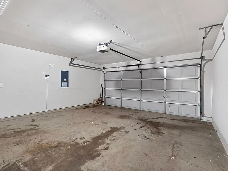1037 Johnson City Ave — Photo 36