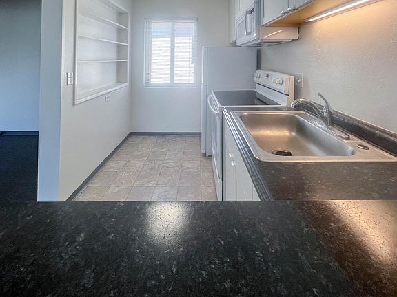 5th image of 974 Thomas Ave #6