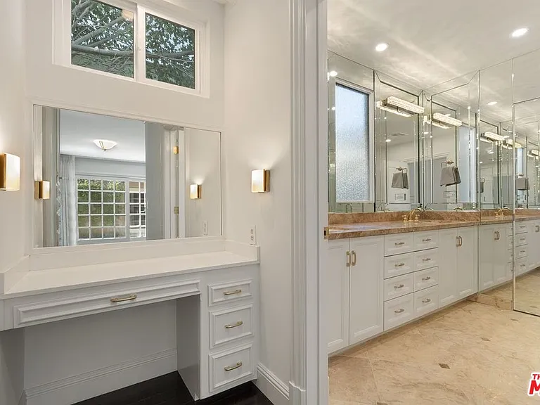 519 N Rexford Dr — Photo 31