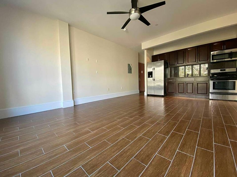 2nd image of 303 Stanhope St #C2c