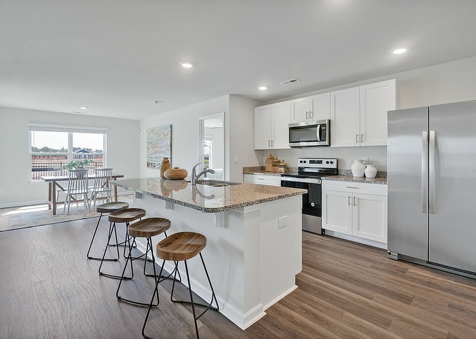 Windsong Apartments Kitchen and Dining Area