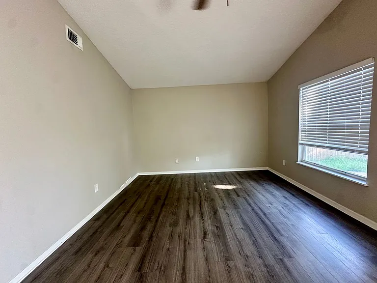 1559 Irishwood Ct — Photo 9