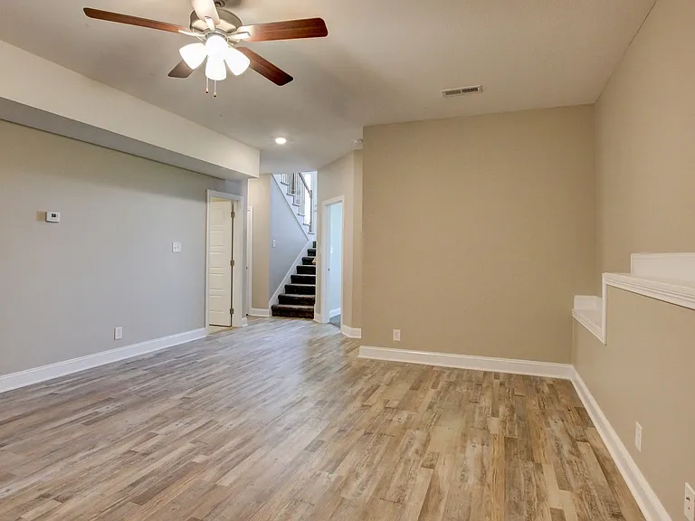 1121 Cardinal Creek Dr — Photo 26