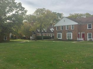8 Richmond Sq #19, Cleveland, OH 44143