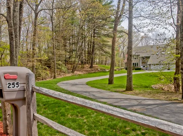 255 Woodland Way, Russell, MA 01071