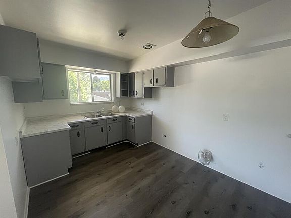 3rd image of 2640 S Windsor Cir #4