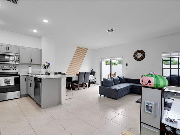 4th image of 1147 SW 7th Ct