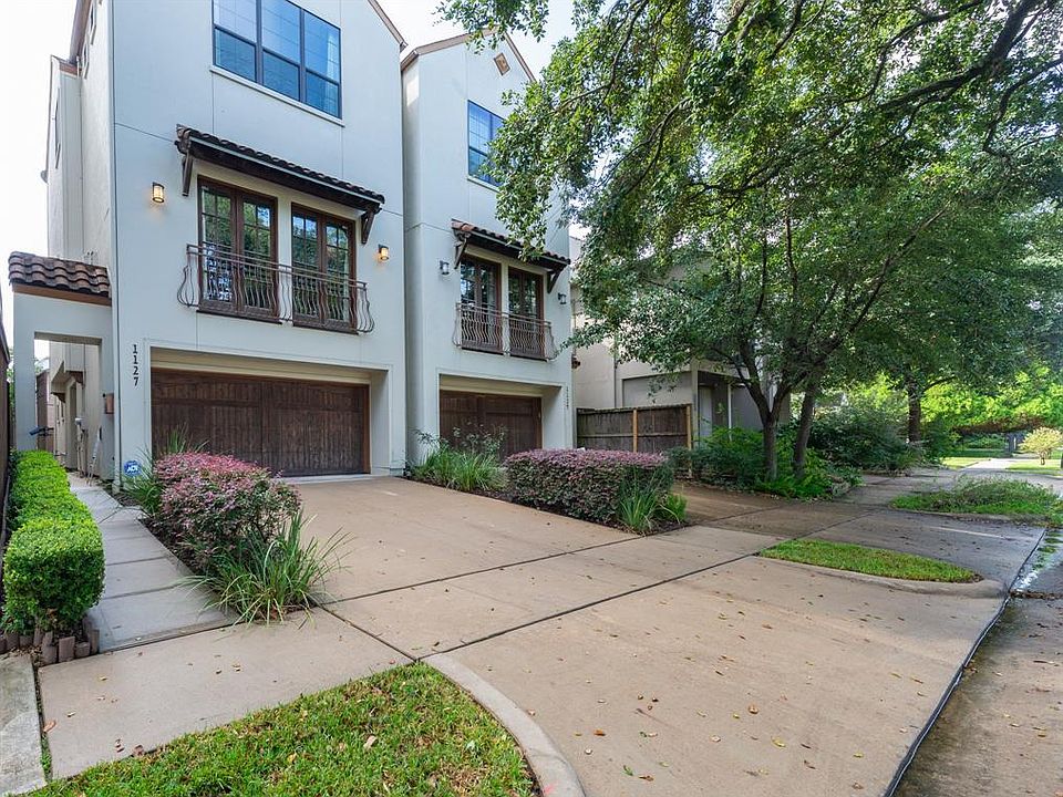Beautiful curb appeal! Welome home!