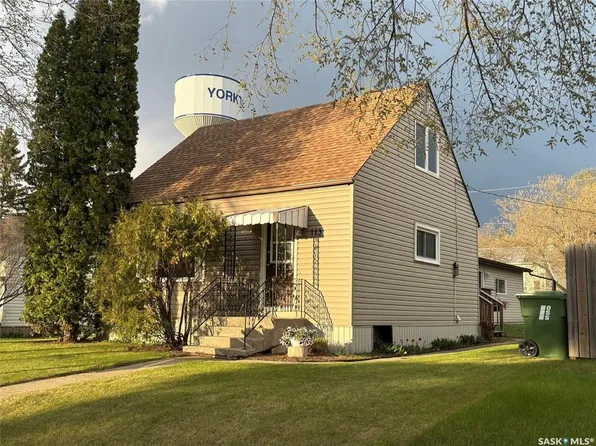 113 Laurier Ave, Yorkton, SK S3N 1V1