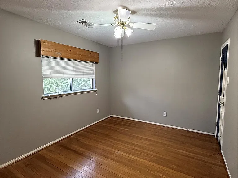 20823 Camphor Tree Dr — Photo 12
