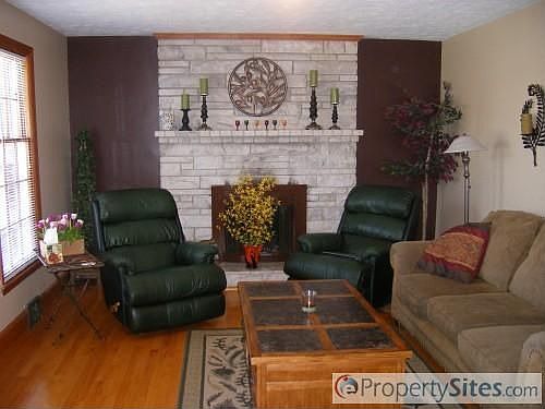 3rd image of 118 Kenwood Pl